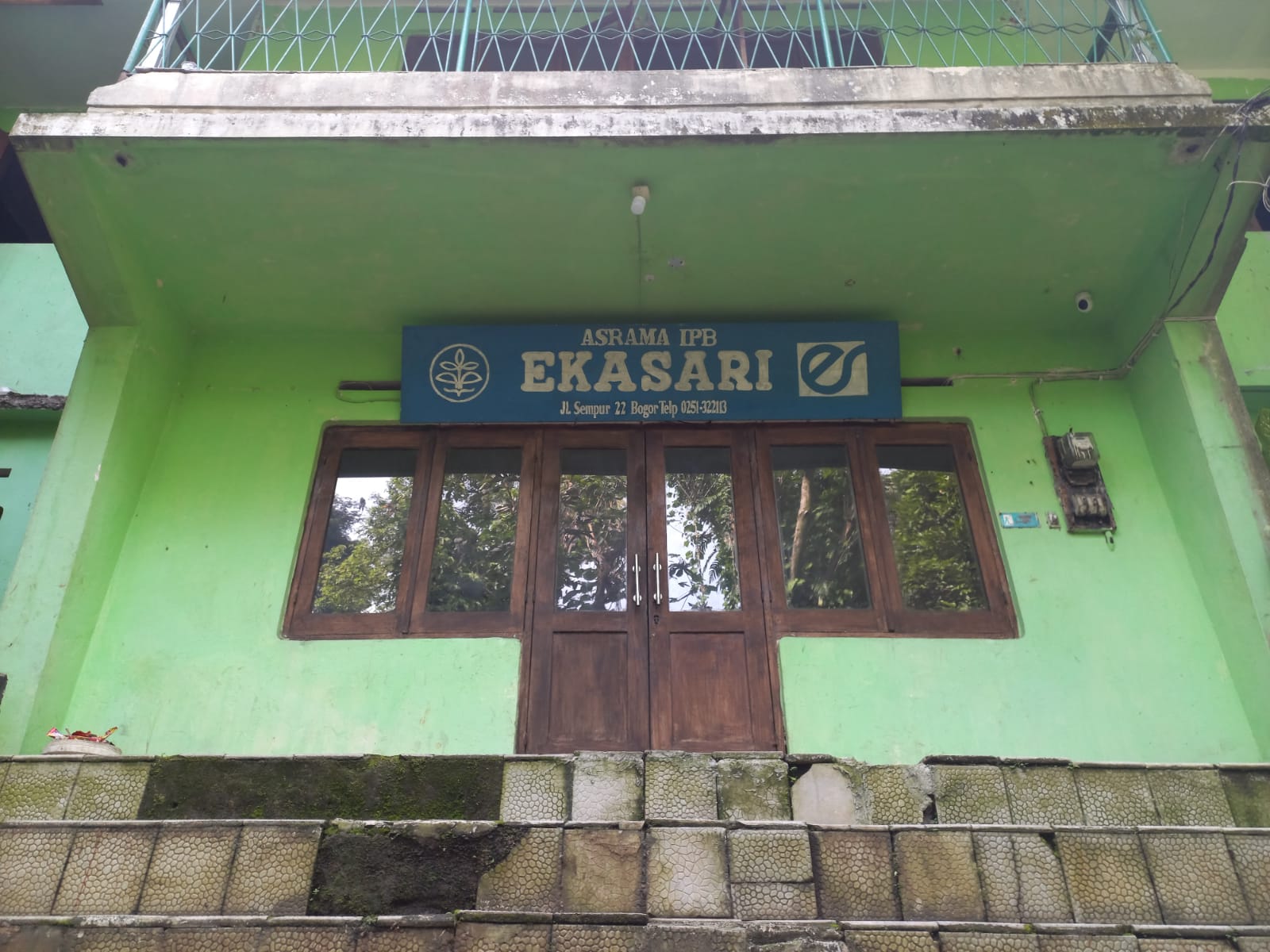 Tampak depan gedung Asrama IPB Ekasari di Jalan Sempur Bogor